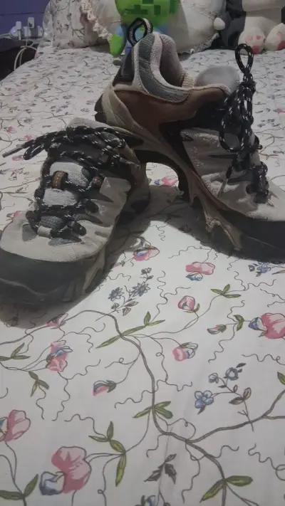 Zapatillas deportivas grises usadas - miniatura 4