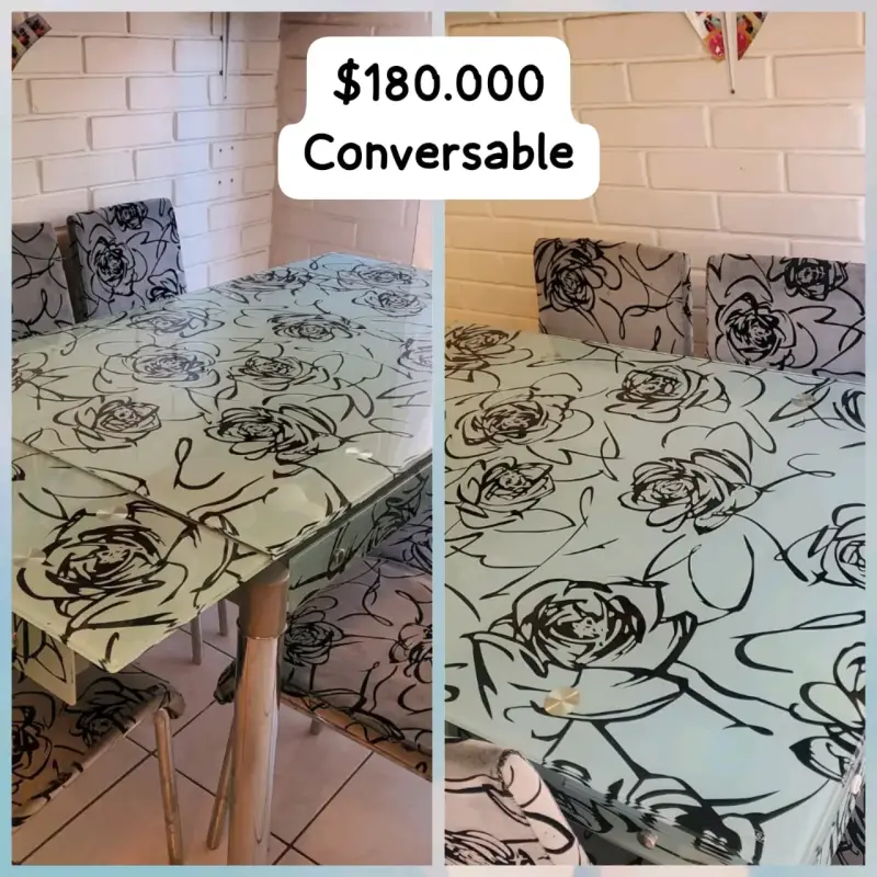 Mesa de vidrio con diseño floral