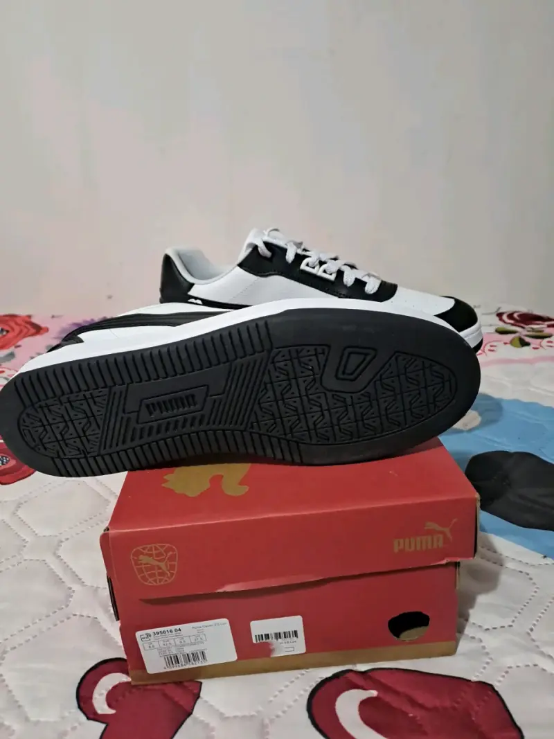 Zapatillas Puma blancas y negras - 2