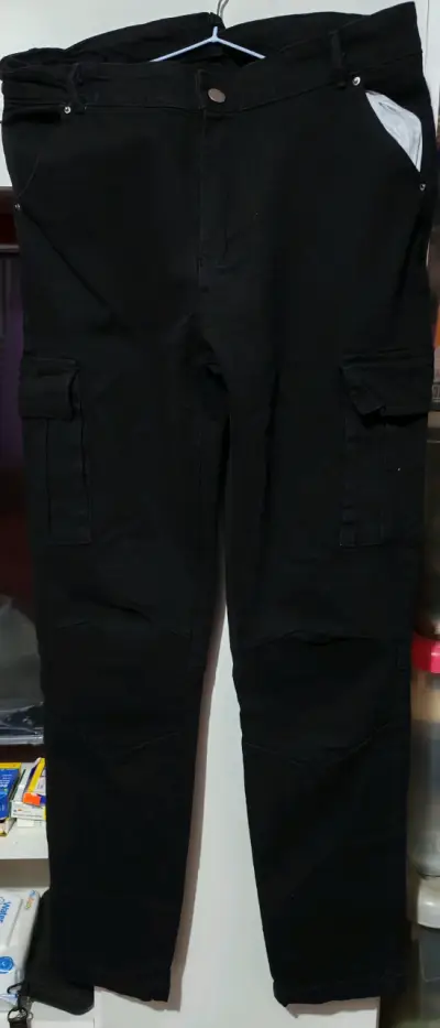 Pantalón cargo negro hombre - miniatura 2