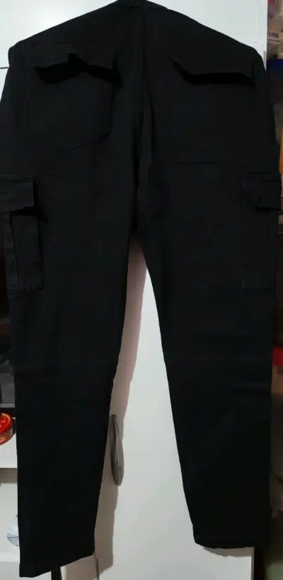 Pantalón cargo negro hombre - miniatura 3