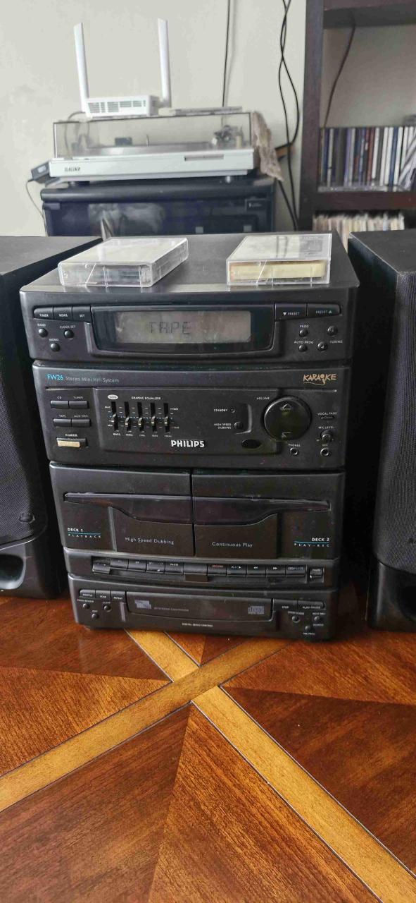 Minicomponente Philips para escuchar cassetes. - 2