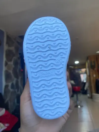 Zapatillas cafes para bebé - miniatura 3