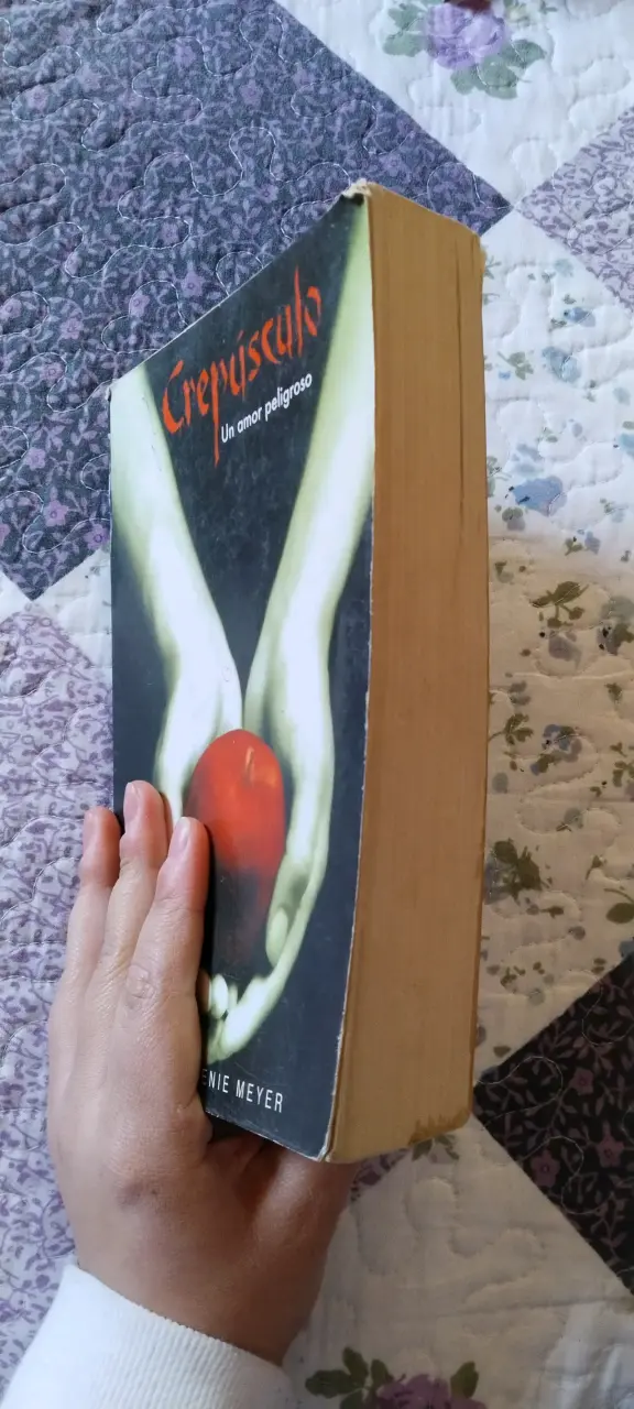 Libro Crepúsculo, primero de la Saga - 2