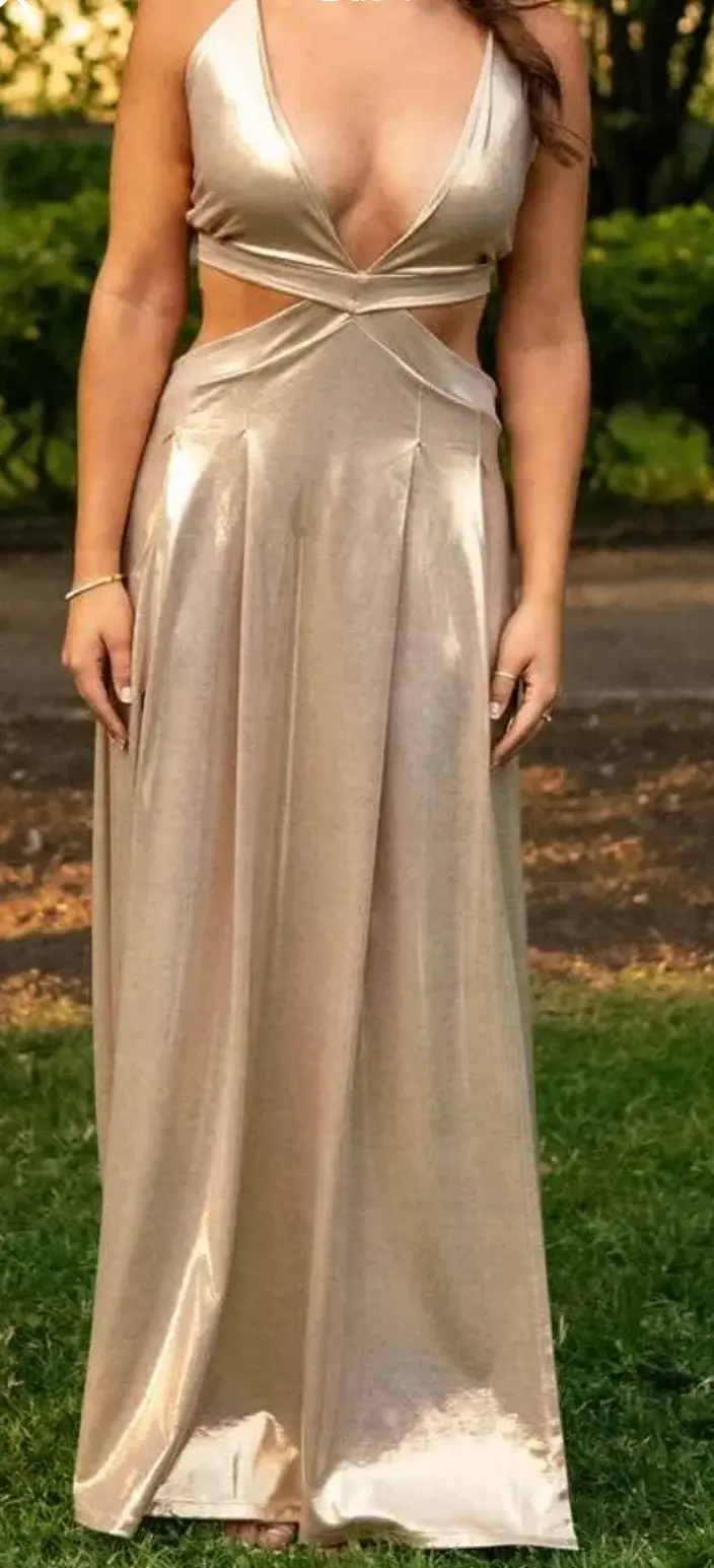 Vestido largo dorado elegante