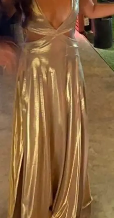 Vestido largo dorado elegante - miniatura 3