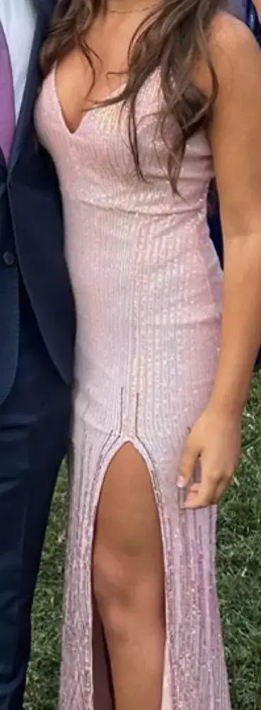 Vestido largo rosado con lentejuelas - 2