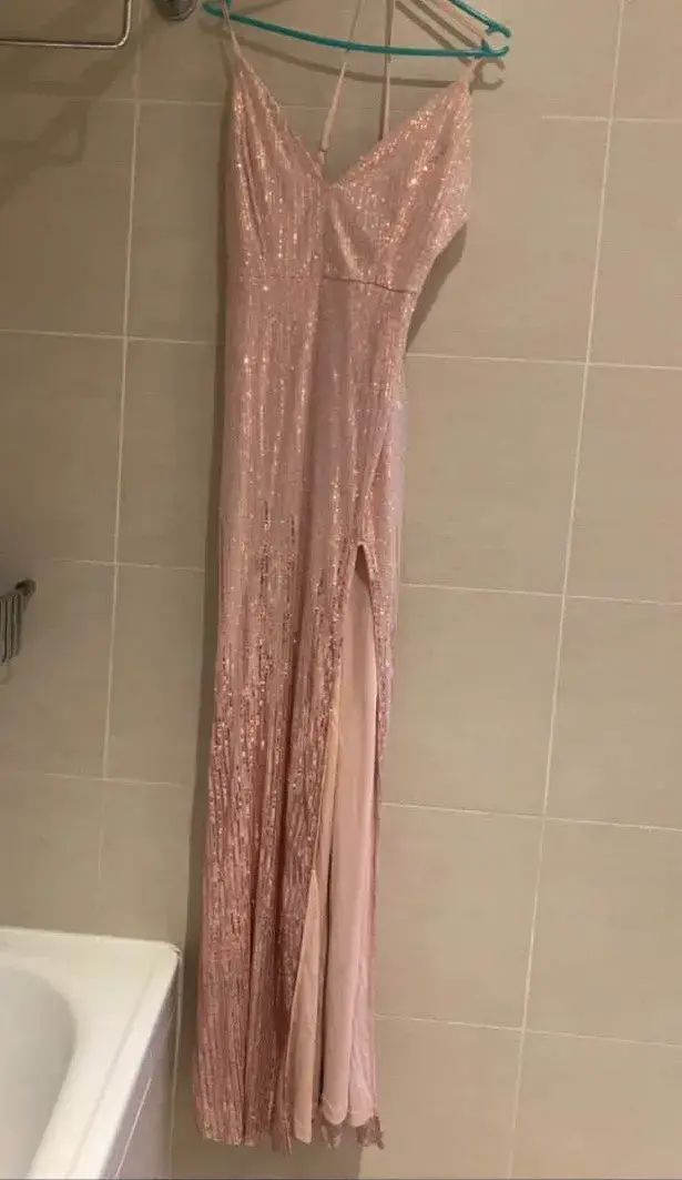 Vestido largo rosado con lentejuelas - 3