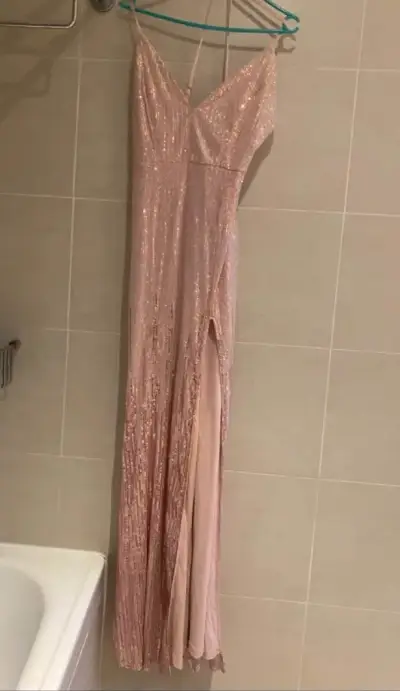 Vestido largo rosado con lentejuelas - miniatura 3