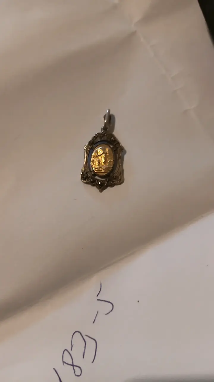 Dije de carruaje dorado - 2