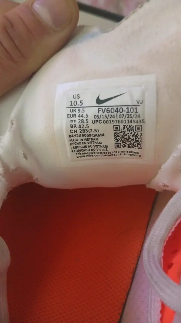 Zapatillas deportivas blancas con logo - 4