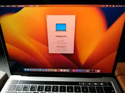 Laptop con cargador Apple plateado - miniatura 3