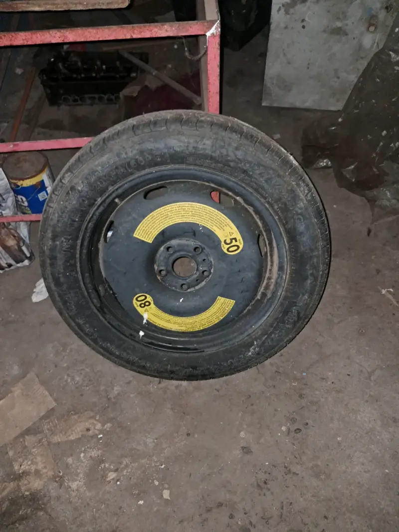 Rueda de repuesto compacta camioneta - 2