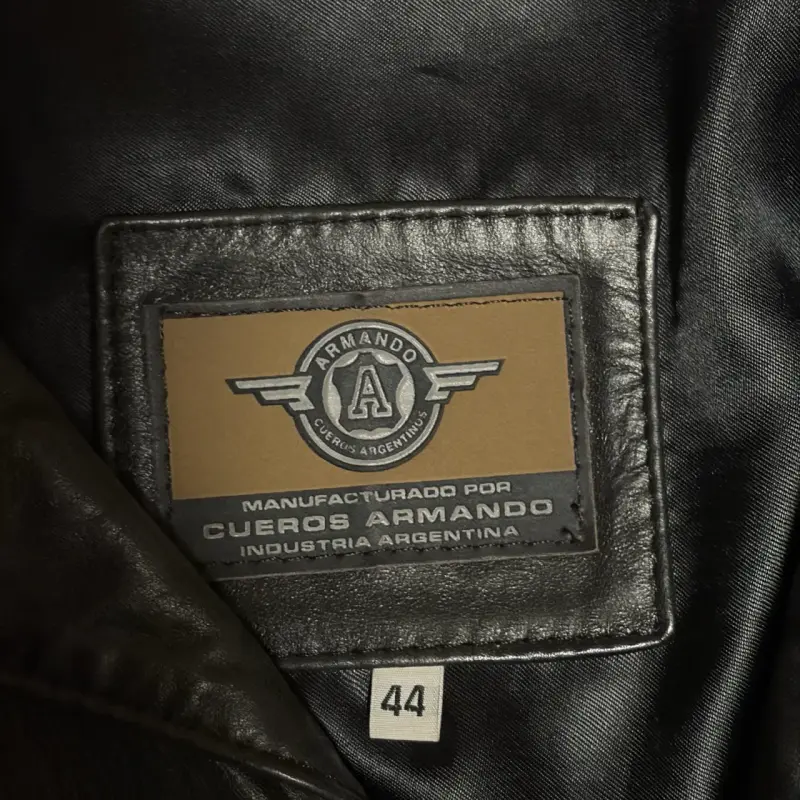 Chaqueta negra de cuero argentino - 2