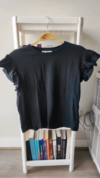Polera negra con volantes Zara - miniatura 1