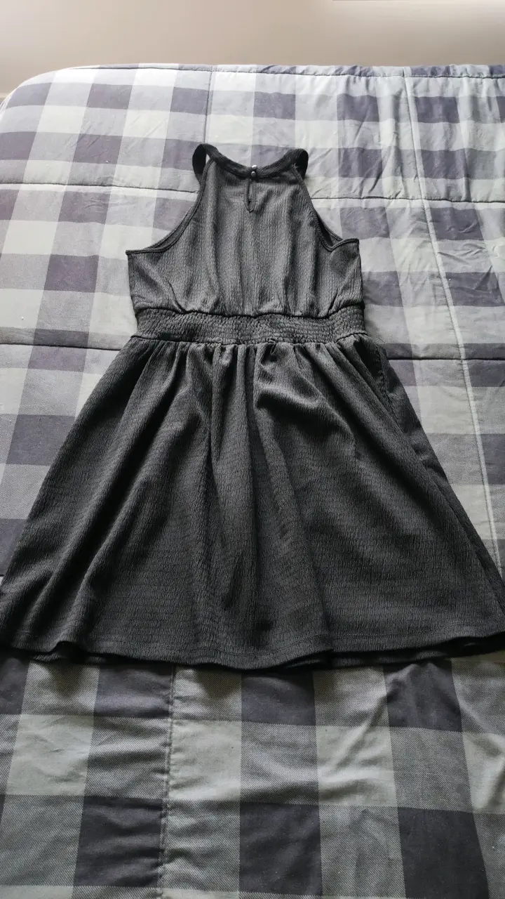 Vestido negro sin mangas - 2