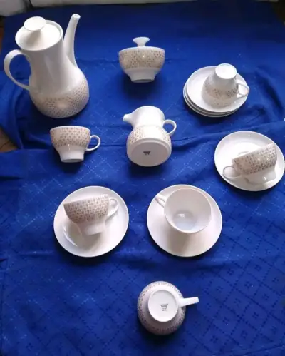 Juego de té de porcelana - miniatura 1