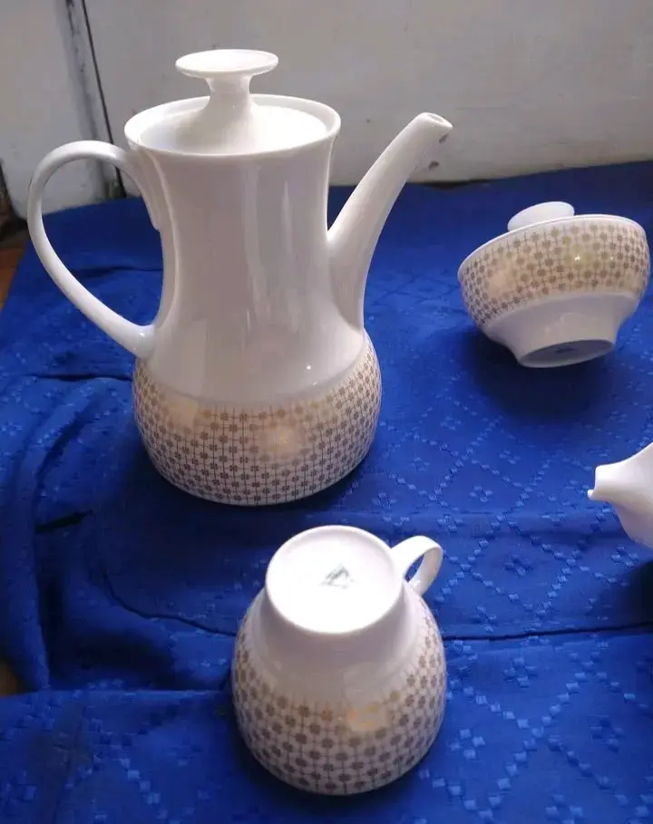 Juego de té de porcelana - 2