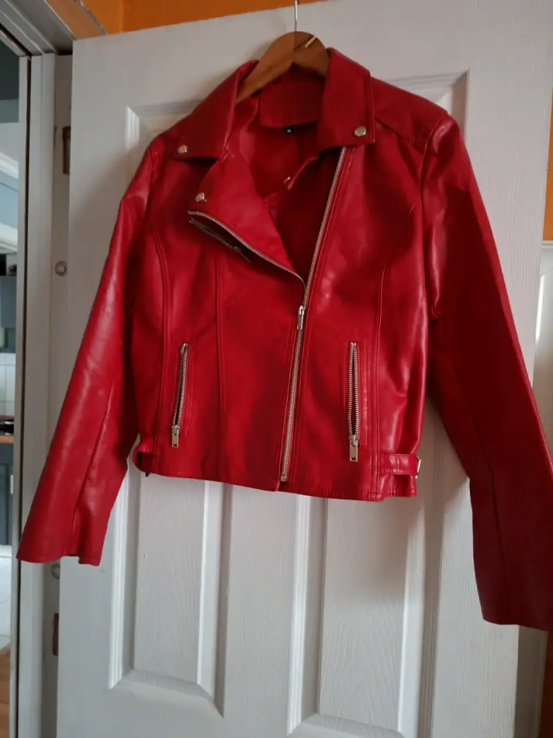 Chaqueta de cuero rojo - 1