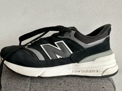 Zapatillas deportivas negras New Balance - miniatura 2