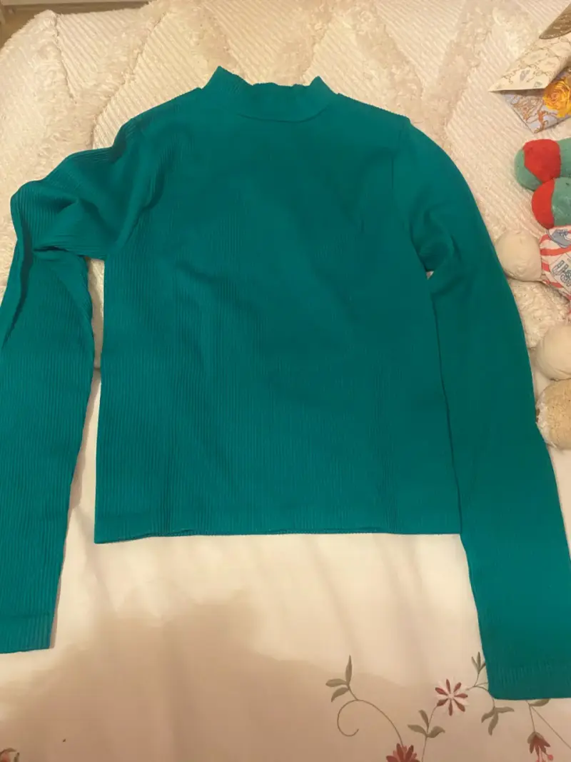 Polera tipo sueter verde cuello alto