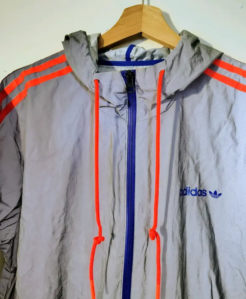 Cortaviento adidas gris con naranja reflectante - 2