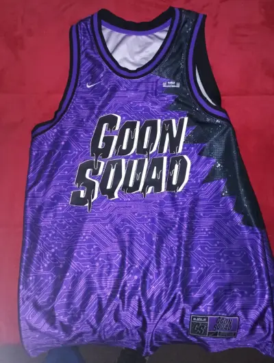 Camiseta morada Goon Squad - miniatura 1