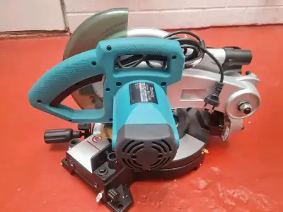Sierra ingletadora Makita - miniatura 1