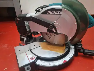 Sierra ingletadora Makita - miniatura 2