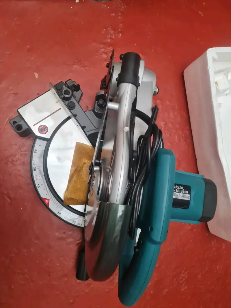 Sierra ingletadora Makita - 5