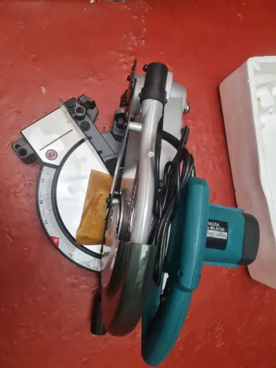 Sierra ingletadora Makita - miniatura 5
