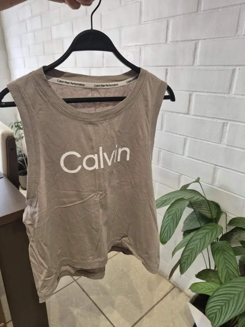 Polera sin mangas Calvin Klein