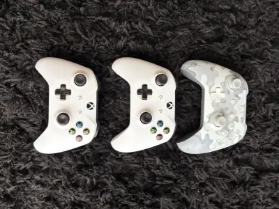 Consola Xbox One con juegos y controles - miniatura 3