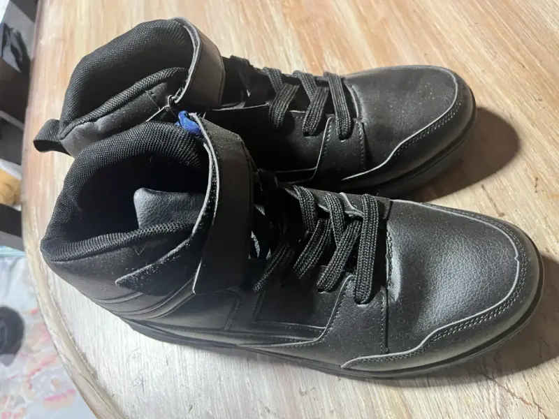 Zapatillas negras deportivas - 1