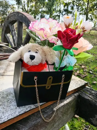 Arreglo floral con peluche en bolso - miniatura 1