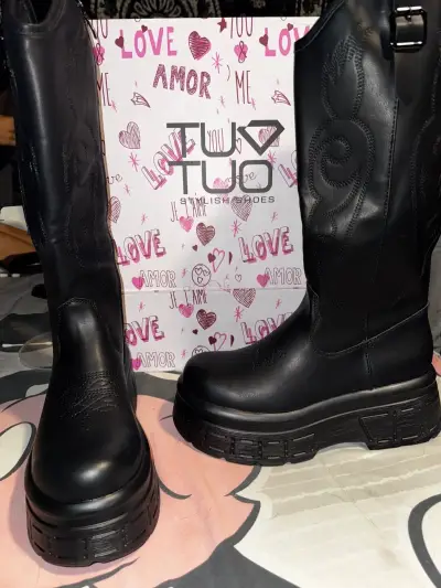 Botas negras con plataforma - miniatura 3