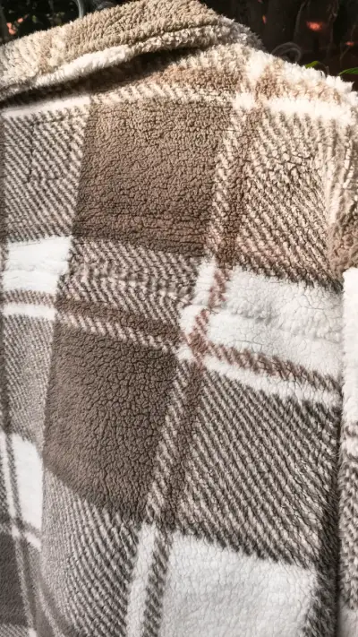 Chaqueta estilo corderito a cuadros mujer - miniatura 3
