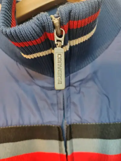 Chaqueta deportiva azul con franjas converse - miniatura 2