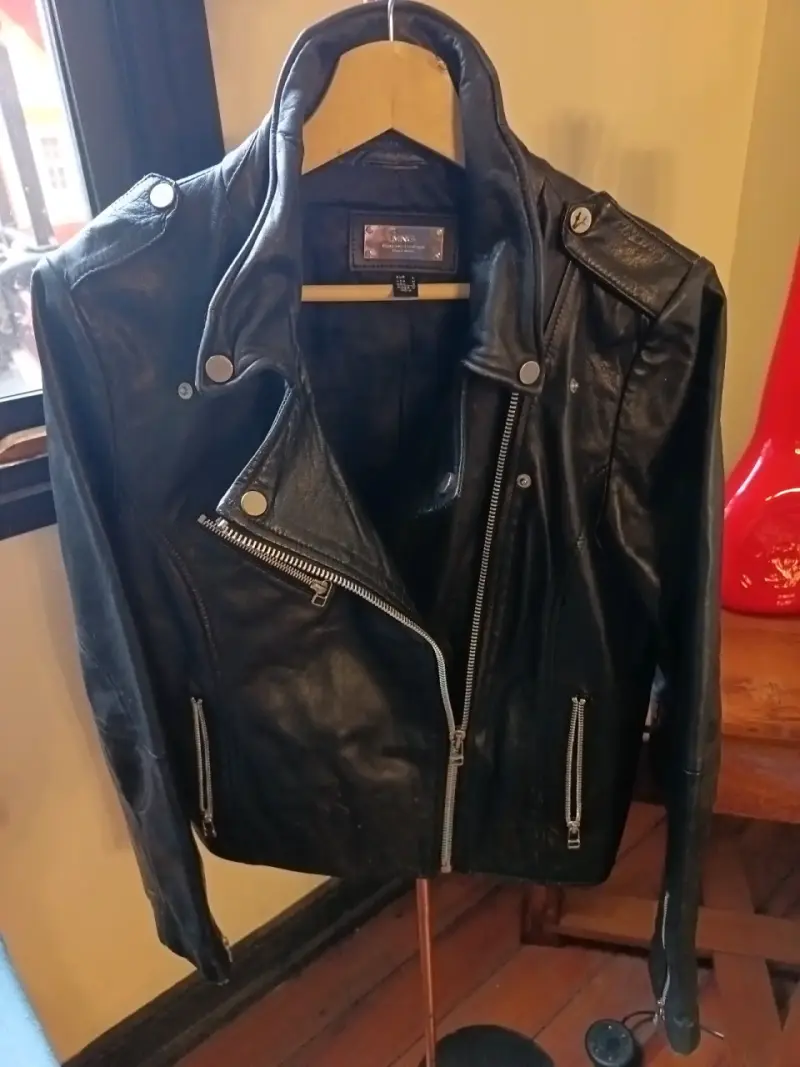 Chaqueta de cuero negra estilo biker - 2
