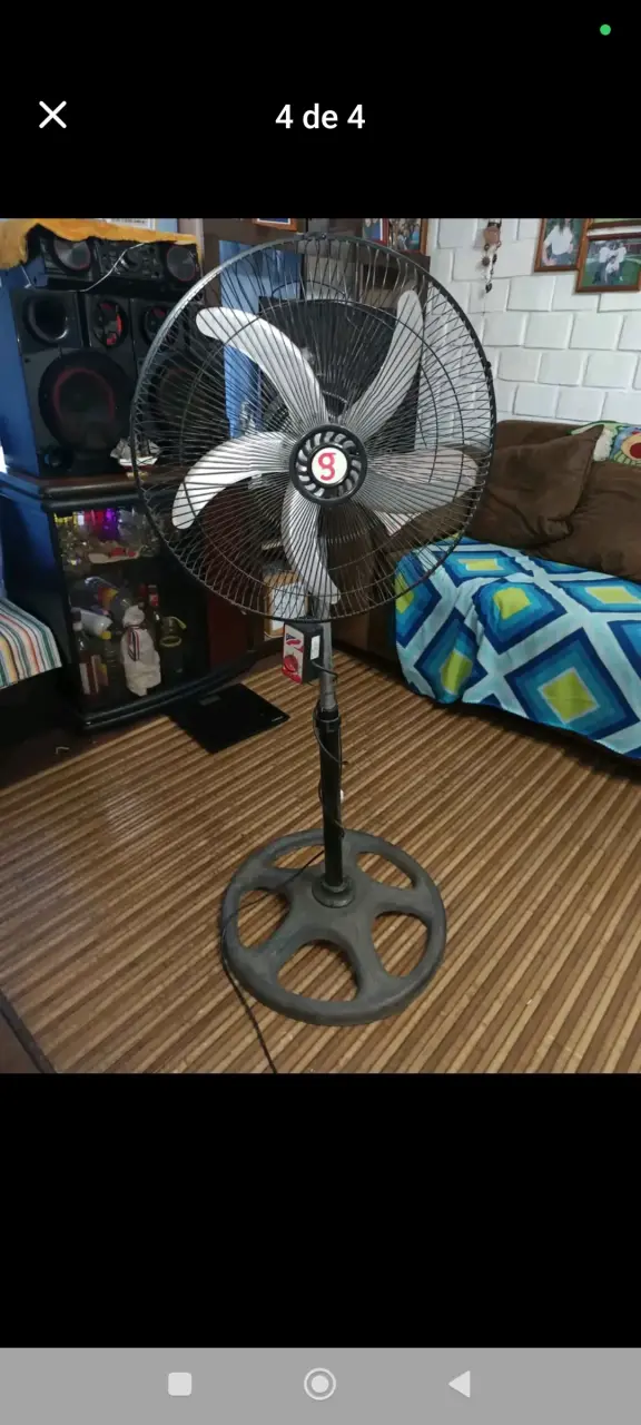 Ventilador de pie negro