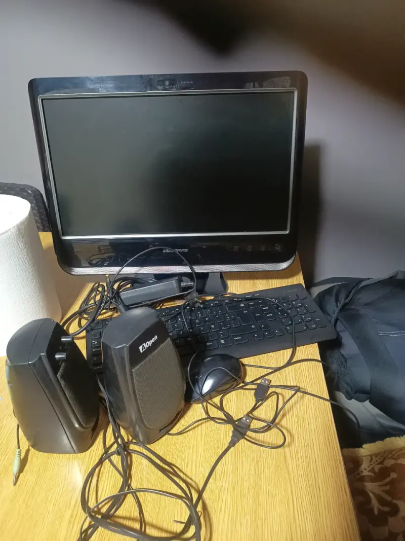 Computador compacto con monitor