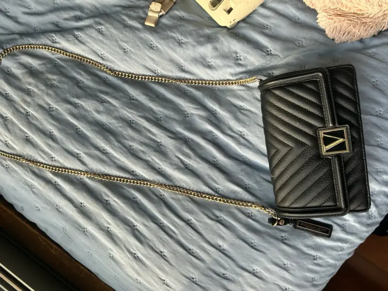 Cartera negra con cadena dorada - 2