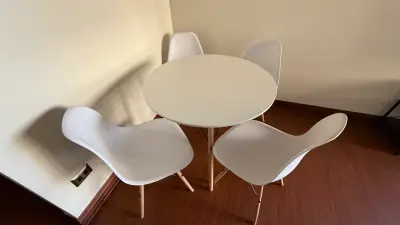 Juego de comedor blanco moderno - miniatura 1
