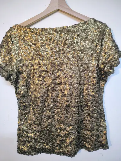 Polera de lentejuelas doradas - miniatura 2