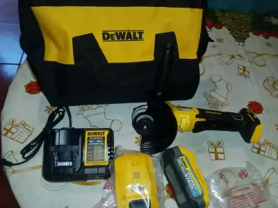 Esmeriladora DeWalt 20V con accesorios - miniatura 1