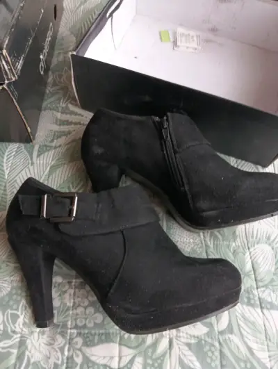 Botines negros con taco - miniatura 1