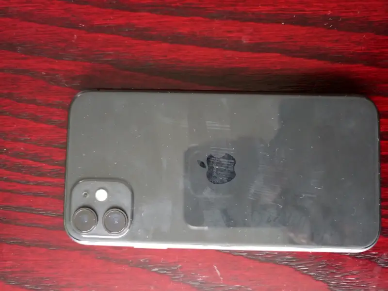 iPhone 11 - 4