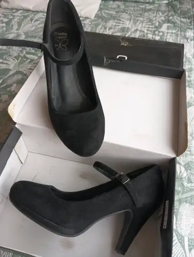Zapatos de tacón negros de gamuza - miniatura 1