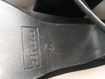 Zapatos de tacón negros de gamuza - miniatura 4