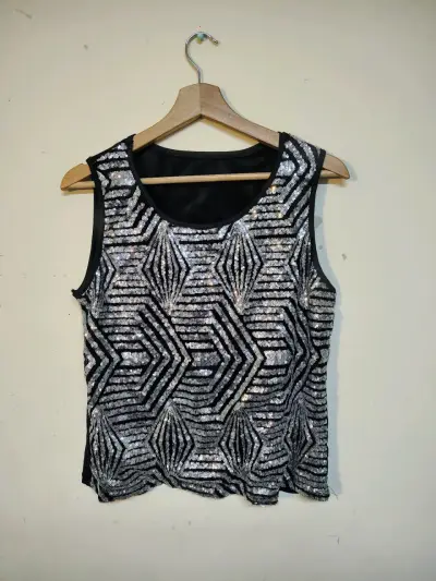 Polera sin mangas con lentejuelas - miniatura 1